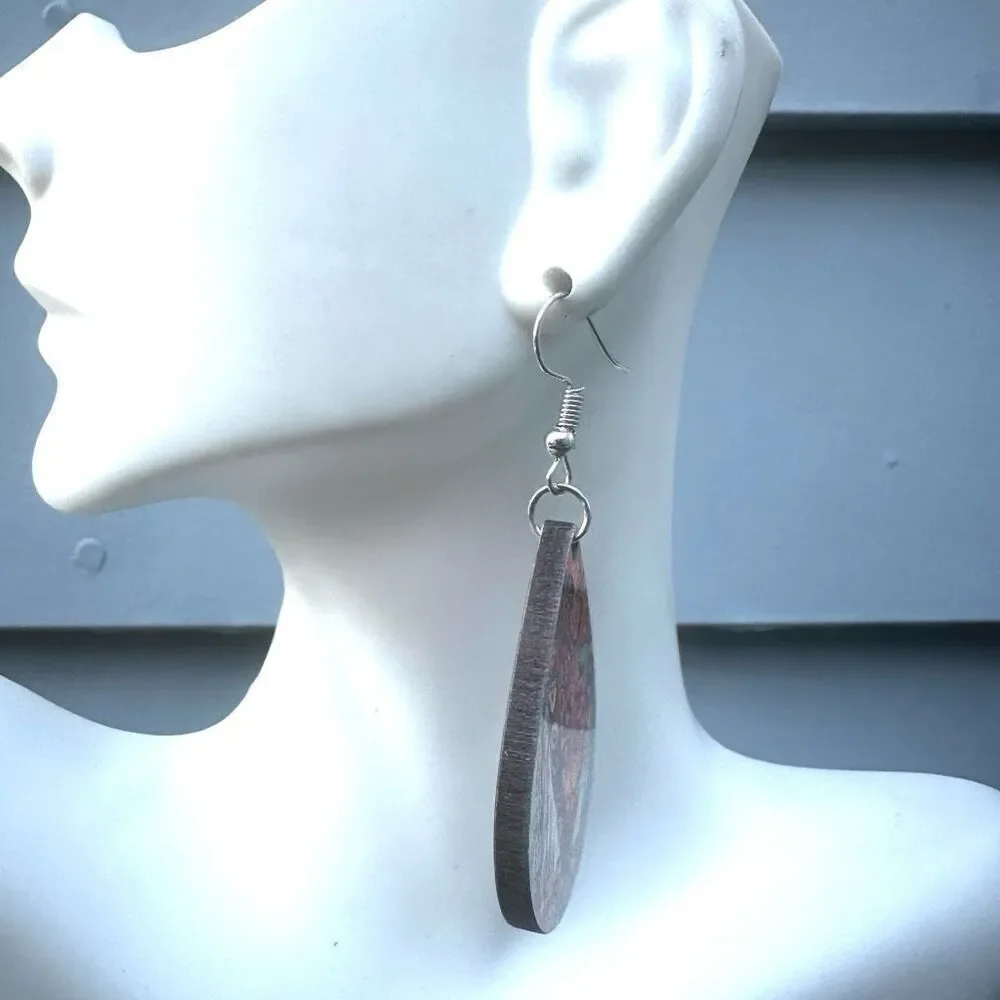 Design teardrop earrings